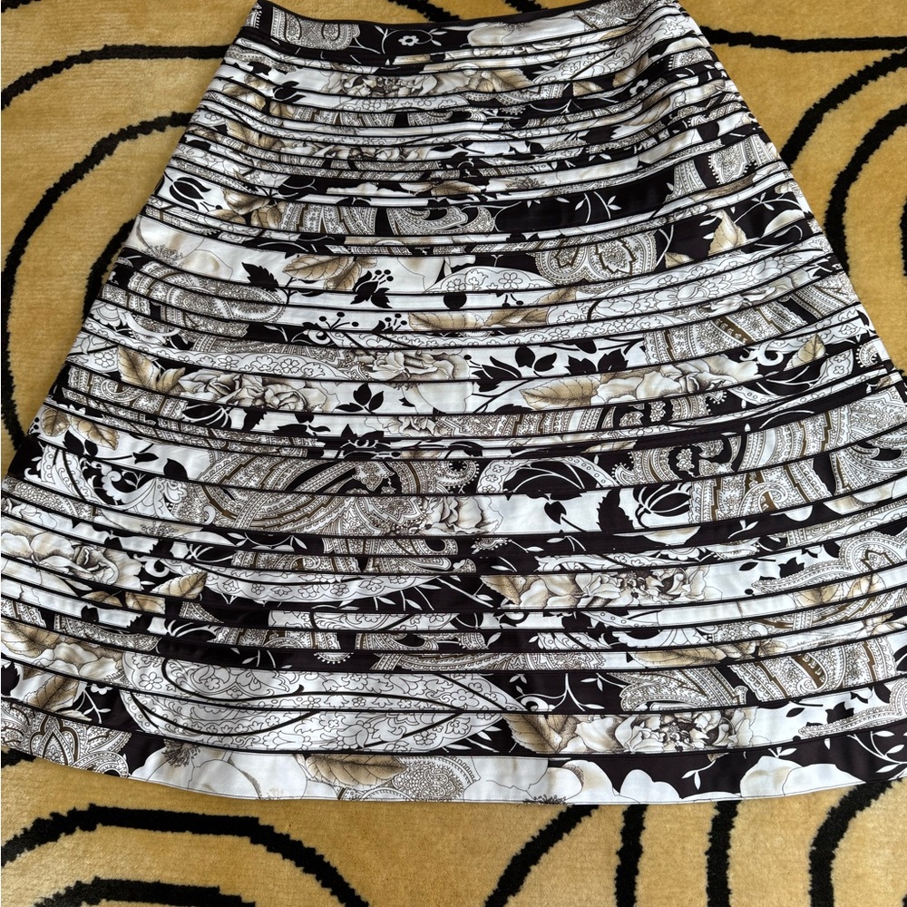 Ellen Tracy White and Brown Knee-Length A-Line silk Skirt